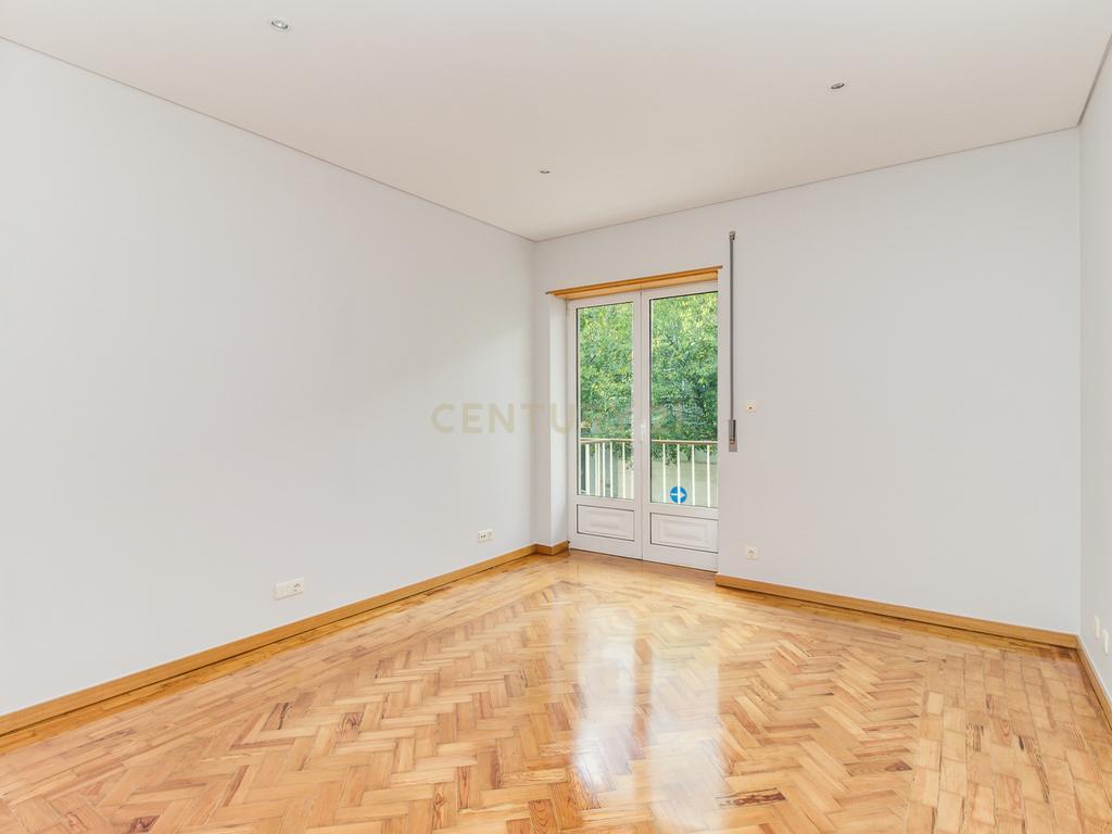 PRÉDIO DE OITO  FOGOS  DEVOLUTOS. TERRAÇO DE 100M2.  ALTO RENDIMENTO ANUAL. - Image 47