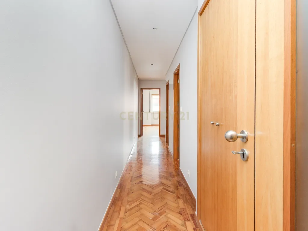 PRÉDIO DE OITO FOGOS DEVOLUTOS. TERRAÇO DE 100M2. ALTO RENDIMENTO ANUAL. - Image 35