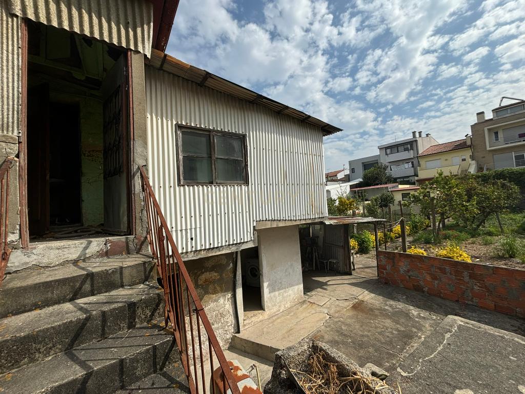 Moradia T3 em terreno c/257m² à Rua da Estação, São Mamede Infesta - Image 9
