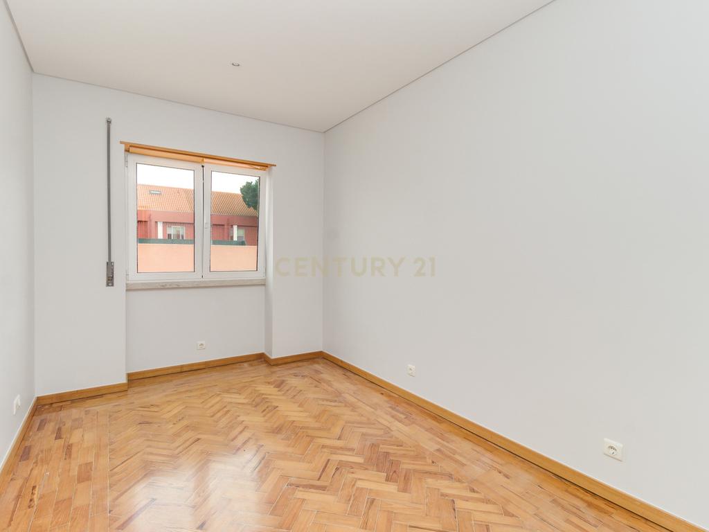 PRÉDIO DE OITO  FOGOS  DEVOLUTOS. TERRAÇO DE 100M2.  ALTO RENDIMENTO ANUAL. - Image 20
