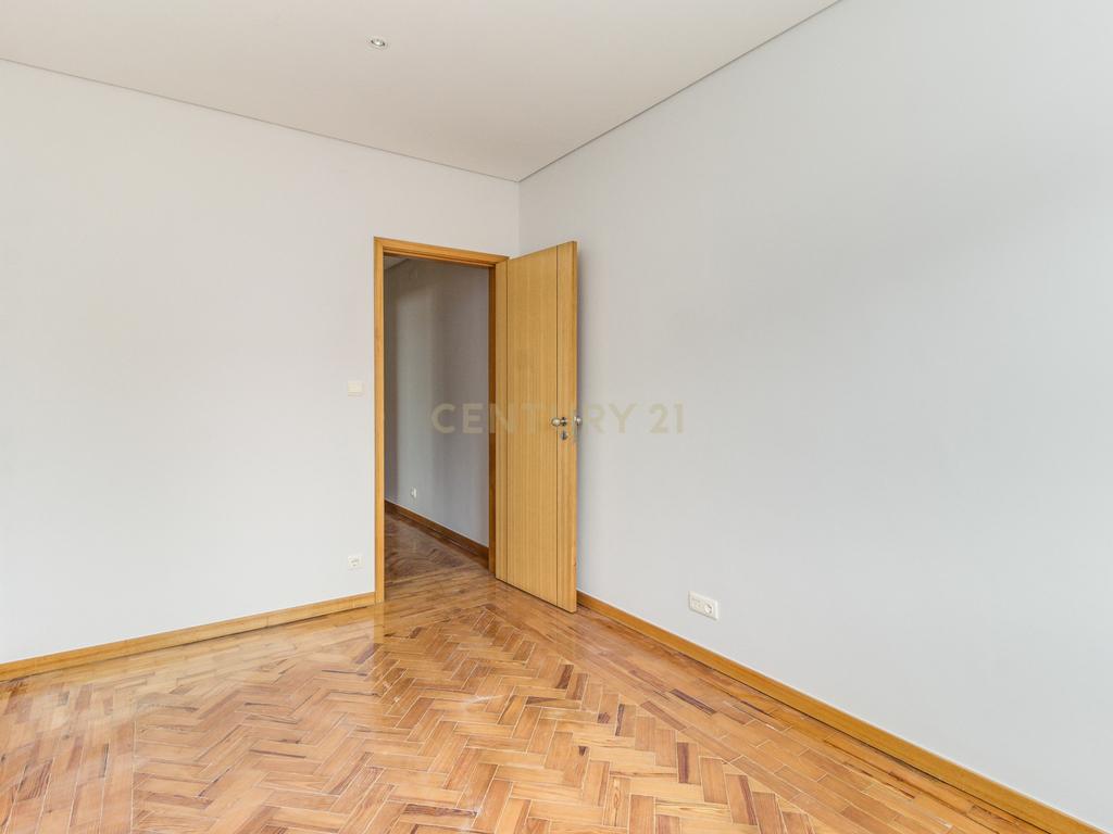 PRÉDIO DE OITO  FOGOS  DEVOLUTOS. TERRAÇO DE 100M2.  ALTO RENDIMENTO ANUAL. - Image 36