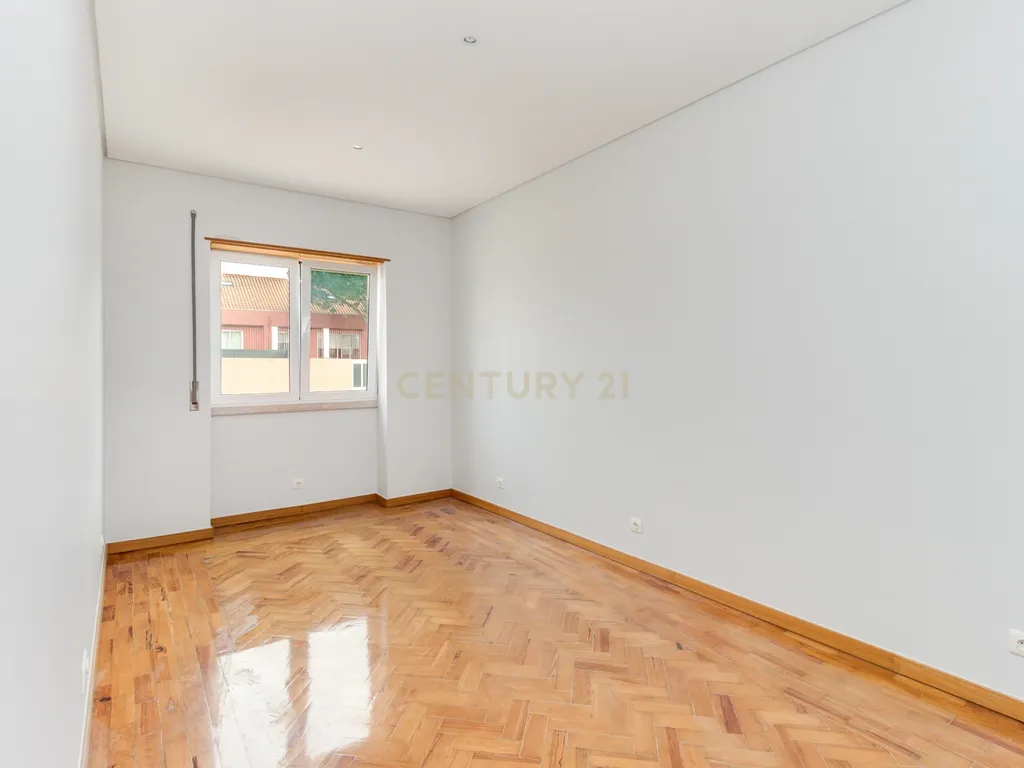PRÉDIO DE OITO FOGOS DEVOLUTOS. TERRAÇO DE 100M2. ALTO RENDIMENTO ANUAL. - Image 37