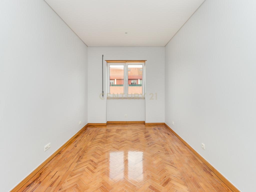 PRÉDIO DE OITO  FOGOS  DEVOLUTOS. TERRAÇO DE 100M2.  ALTO RENDIMENTO ANUAL. - Image 48