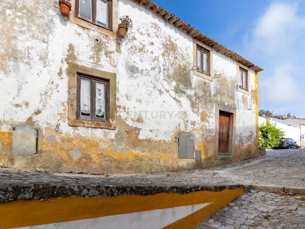 Moradia em ruína, dentro das muralhas em Óbidos - Image 6