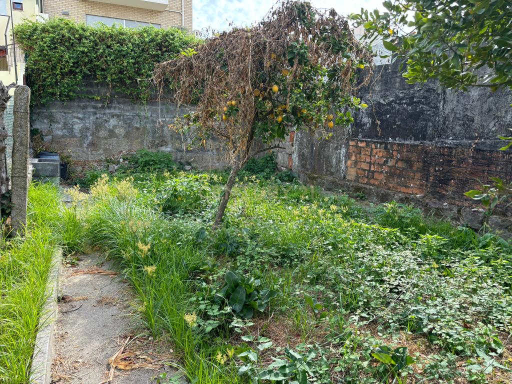 Moradia T3 em terreno c/257m² à Rua da Estação, São Mamede Infesta - Image 5