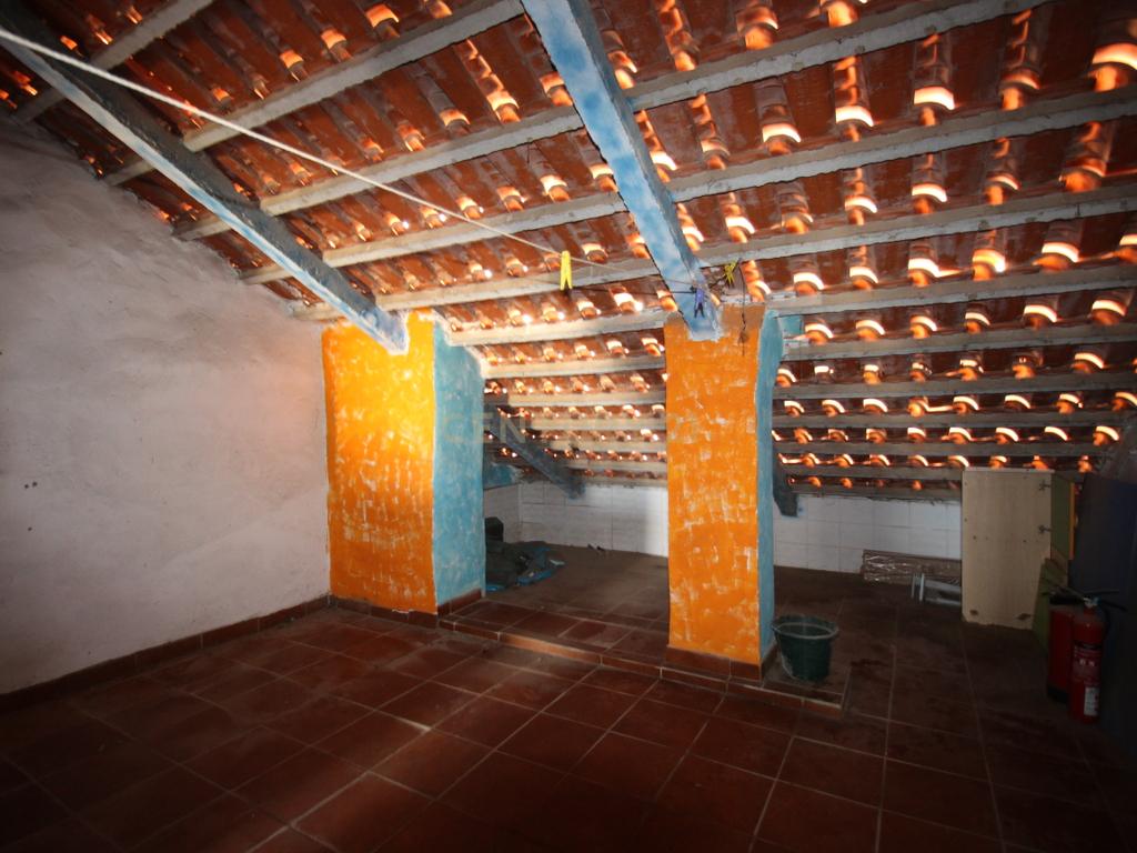 Oportunidade em Moura: T2 Parcialmente Remodelado com Terraço e Sótão com Potencial - Image 19
