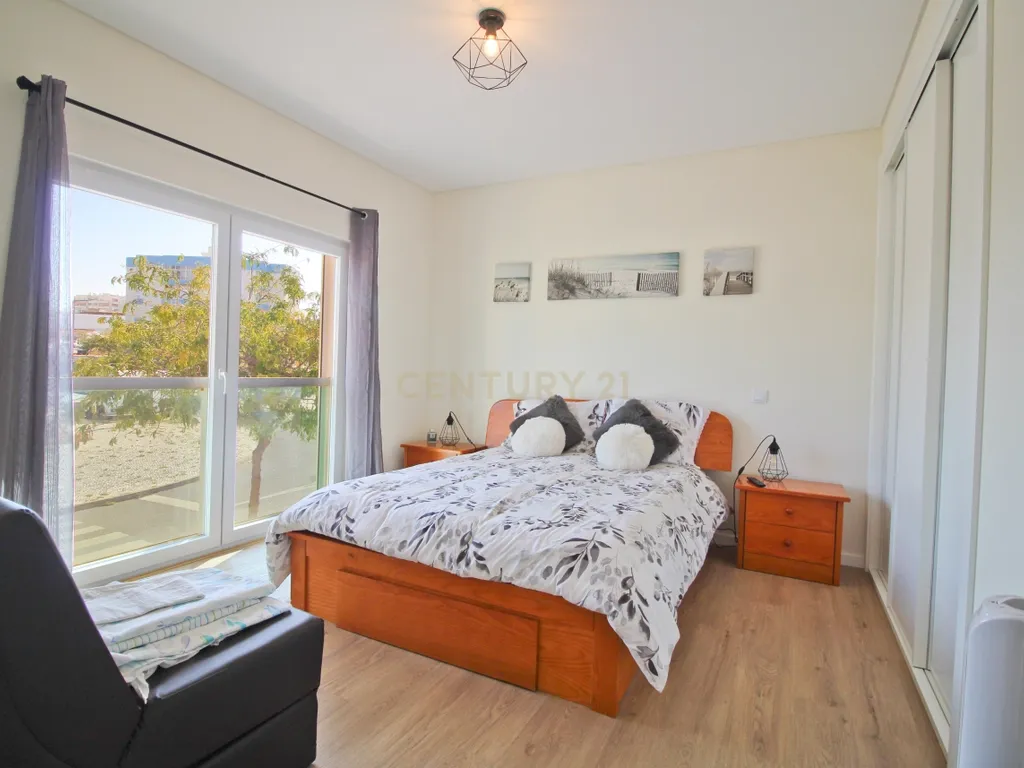 Apartamento T1 c/ garagem novo de 2022 em Portimão - Image 7