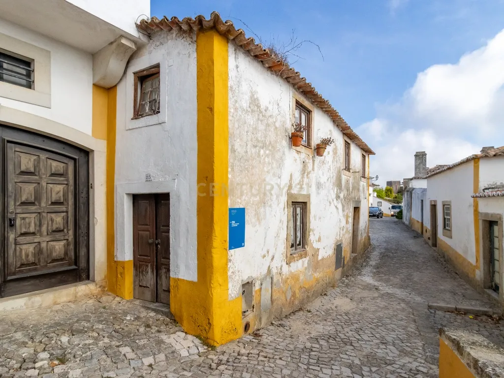 Moradia em ruína, dentro das muralhas em Óbidos - Image 2