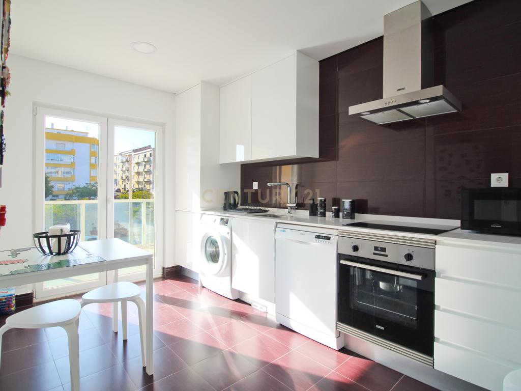 Apartamento T1 c/ garagem  novo de 2022 em Portimão - Image 10