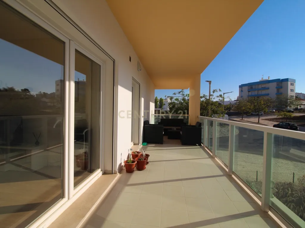 Apartamento T1 c/ garagem novo de 2022 em Portimão - Image 13