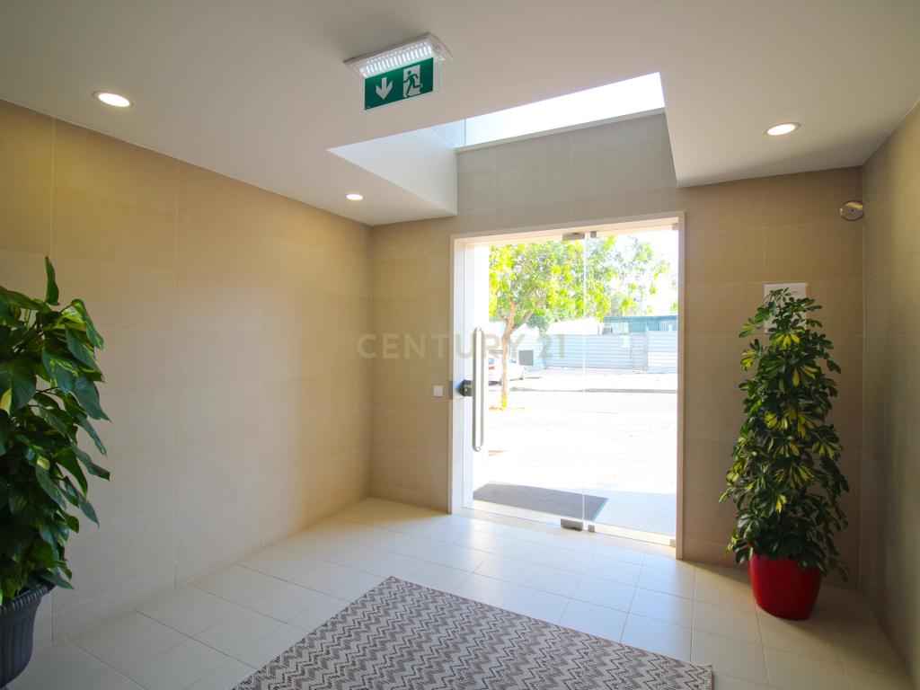 Apartamento T1 c/ garagem  novo de 2022 em Portimão - Image 16