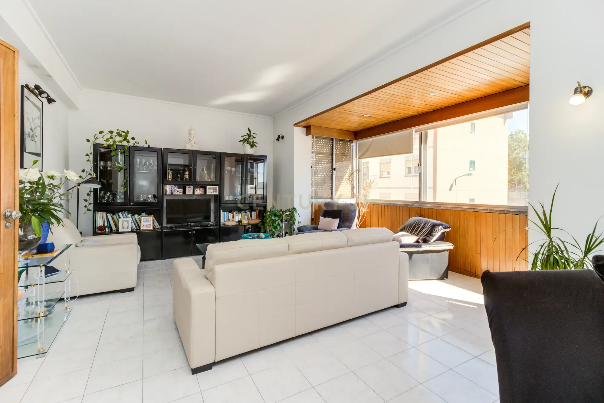 Excelente apartamento T4 em Oeiras (Av Emb. Augusto de Castro) - Image 2