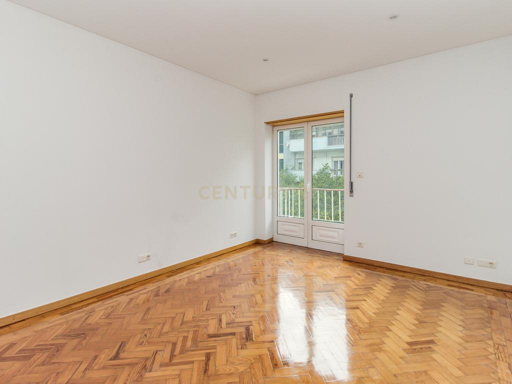 PRÉDIO DE OITO  FOGOS  DEVOLUTOS. TERRAÇO DE 100M2.  ALTO RENDIMENTO ANUAL. - Image 29