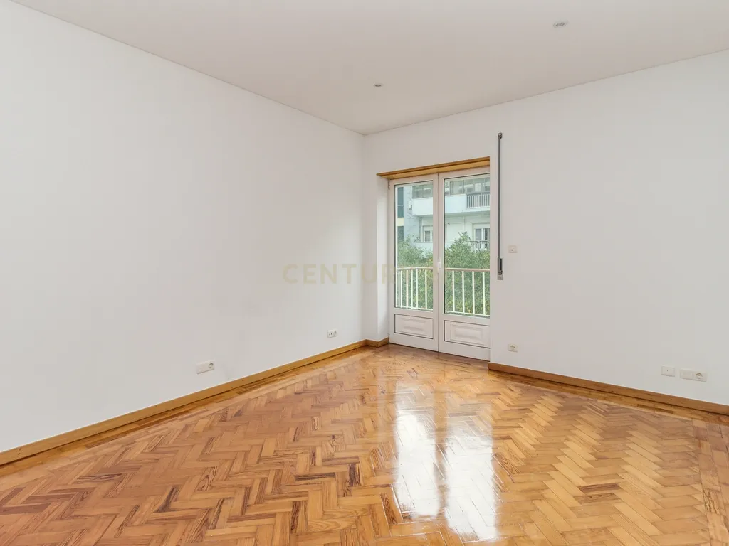 PRÉDIO DE OITO FOGOS DEVOLUTOS. TERRAÇO DE 100M2. ALTO RENDIMENTO ANUAL. - Image 29