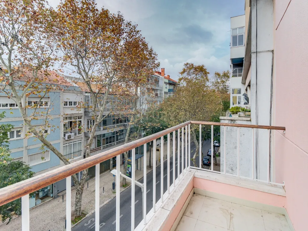 PRÉDIO DE OITO FOGOS DEVOLUTOS. TERRAÇO DE 100M2. ALTO RENDIMENTO ANUAL. - Image 3