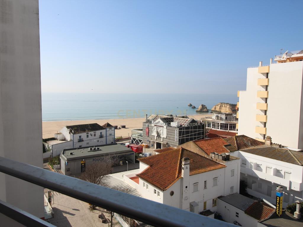 T2  com Vista Mar na Praia da Rocha, Portimão, com garagem - Image 3