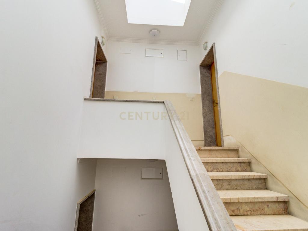 PRÉDIO DE OITO  FOGOS  DEVOLUTOS. TERRAÇO DE 100M2.  ALTO RENDIMENTO ANUAL. - Image 54