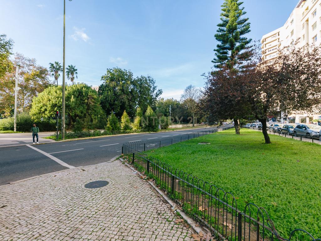 T4 para Arrendamento no Edifício Plaza - Campo Grande - Image 47