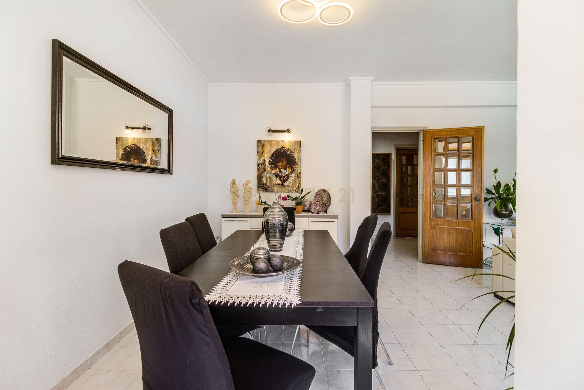 Excelente apartamento T4 em Oeiras (Av Emb. Augusto de Castro) - Image 4