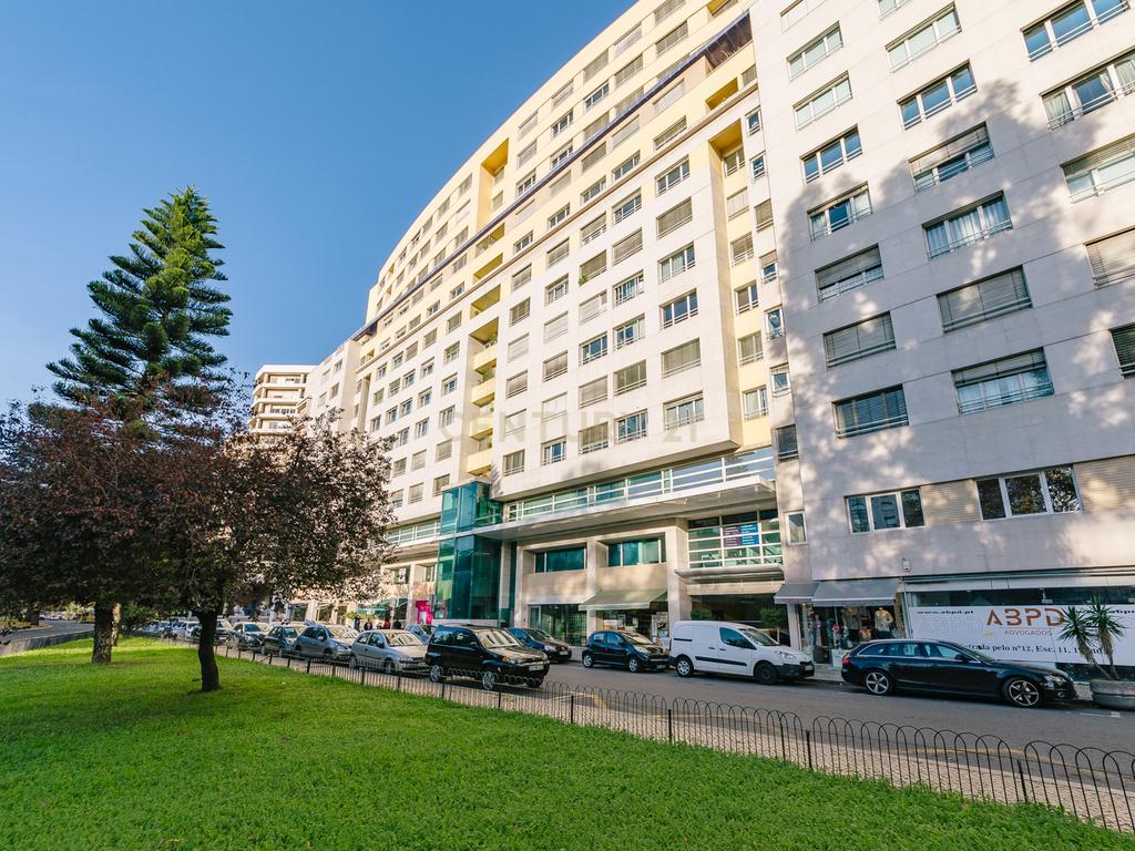 T4 para Arrendamento no Edifício Plaza - Campo Grande - Image 49