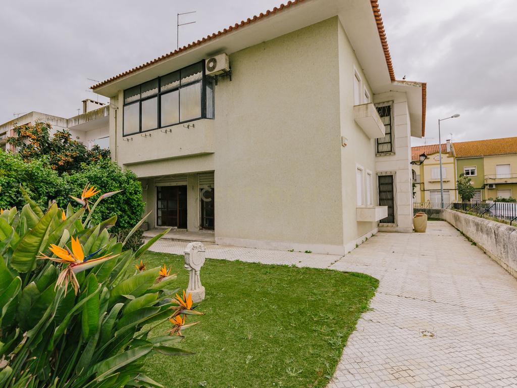 Moradia T4+1  junto ao Parque do Montijo - Image 1