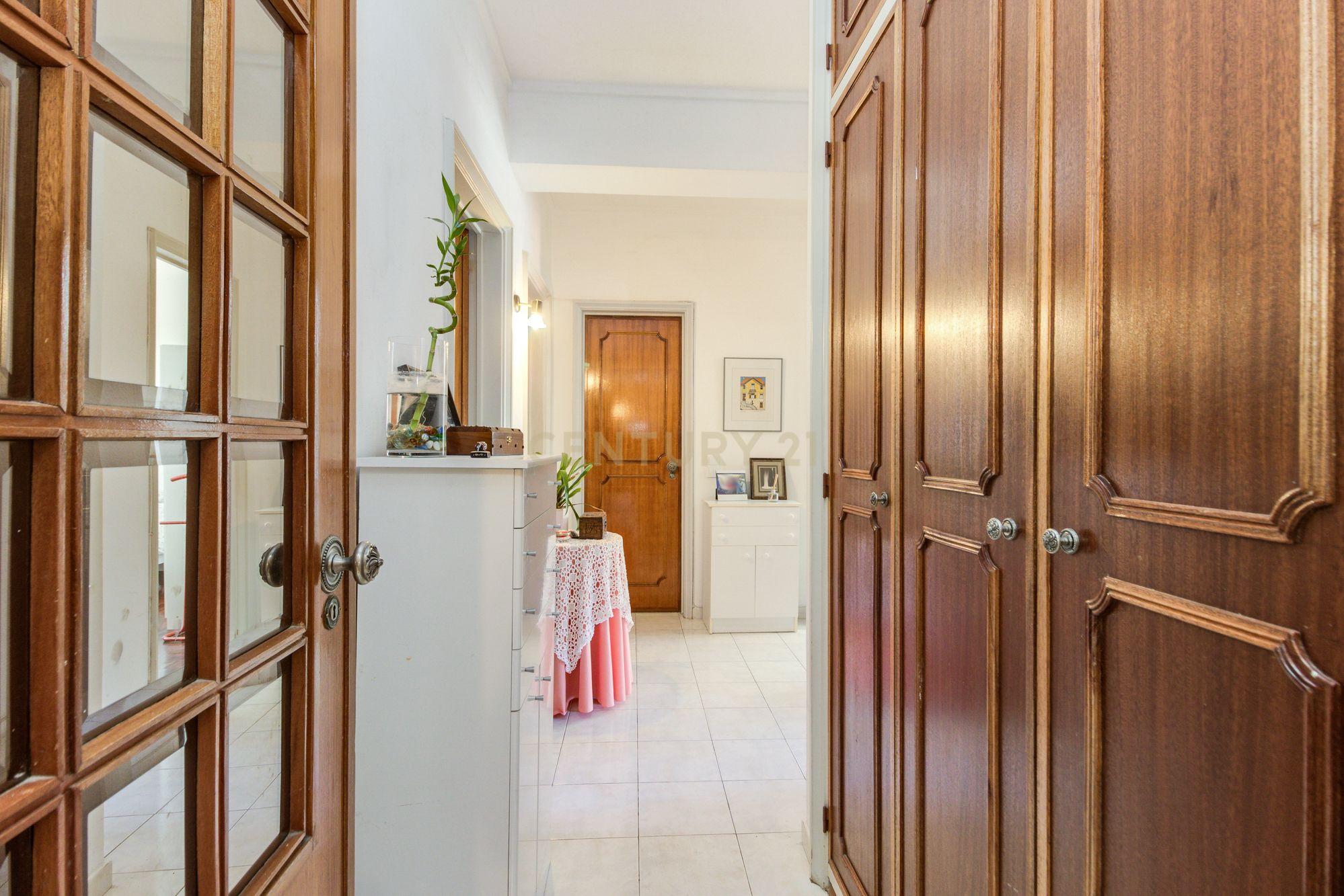 Excelente apartamento T4 em Oeiras (Av Emb. Augusto de Castro) - Image 8