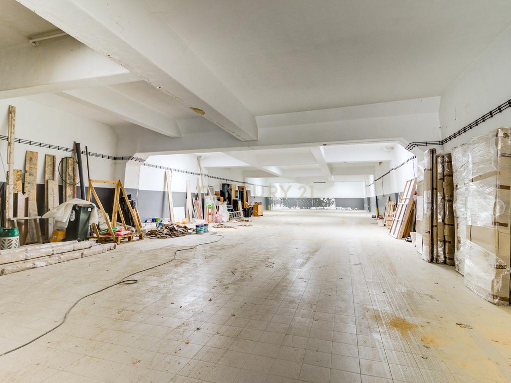 PRÉDIO DE OITO  FOGOS  DEVOLUTOS. TERRAÇO DE 100M2.  ALTO RENDIMENTO ANUAL. - Image 58