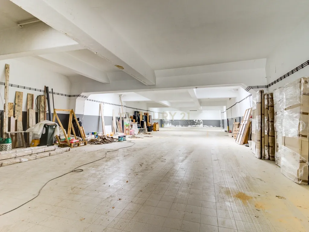 PRÉDIO DE OITO FOGOS DEVOLUTOS. TERRAÇO DE 100M2. ALTO RENDIMENTO ANUAL. - Image 32