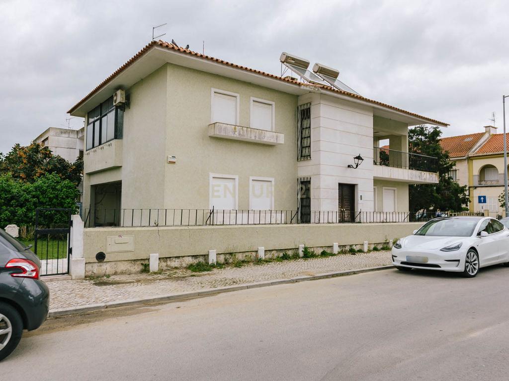 Moradia T4+1  junto ao Parque do Montijo - Image 3