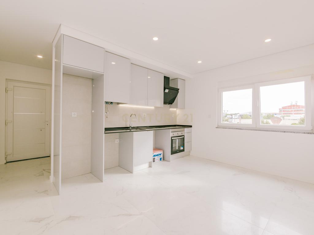 Prédio Novo para Venda no Prior Velho, Loures - Image 17