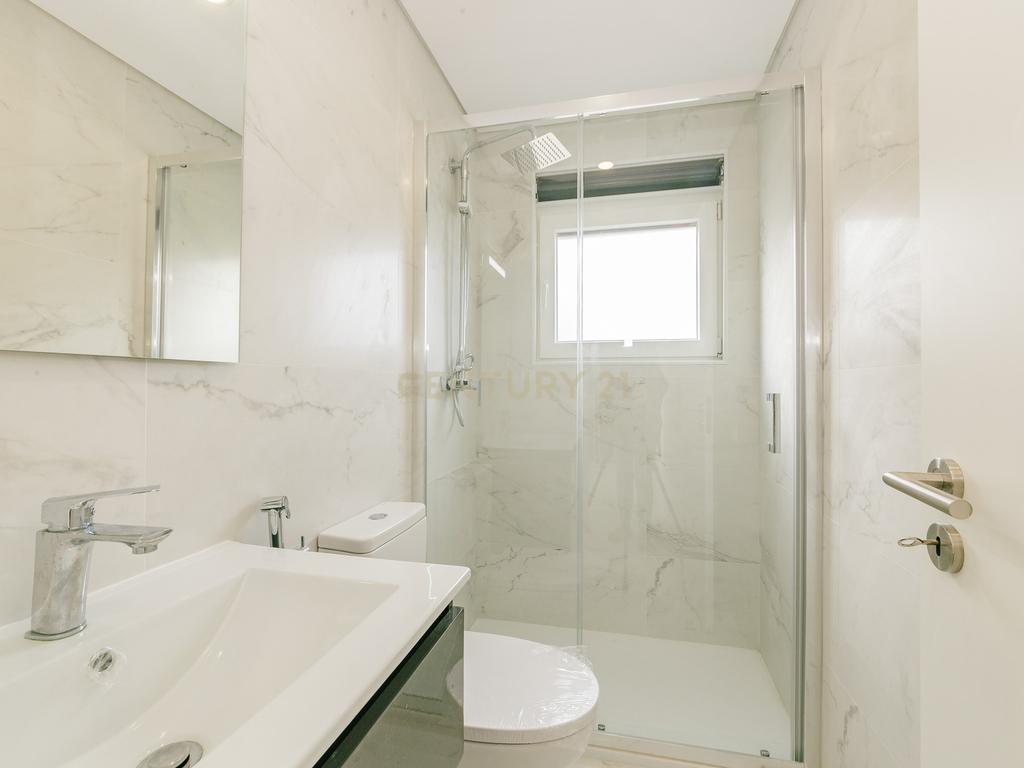 Prédio Novo para Venda no Prior Velho, Loures - Image 15