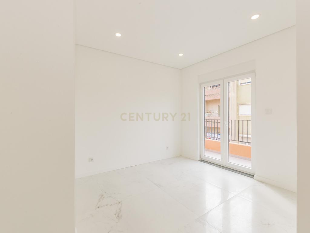 Prédio Novo para Venda no Prior Velho, Loures - Image 19