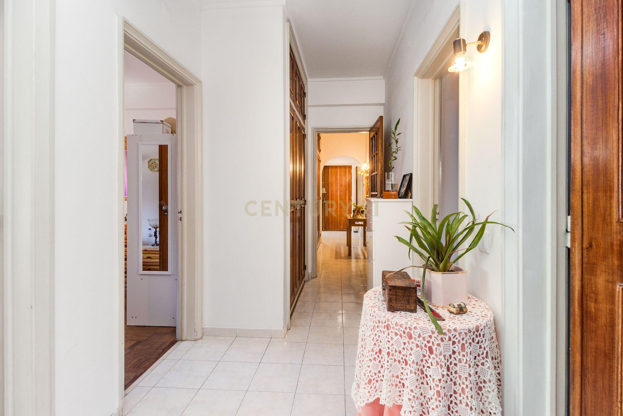 Excelente apartamento T4 em Oeiras (Av Emb. Augusto de Castro) - Image 10