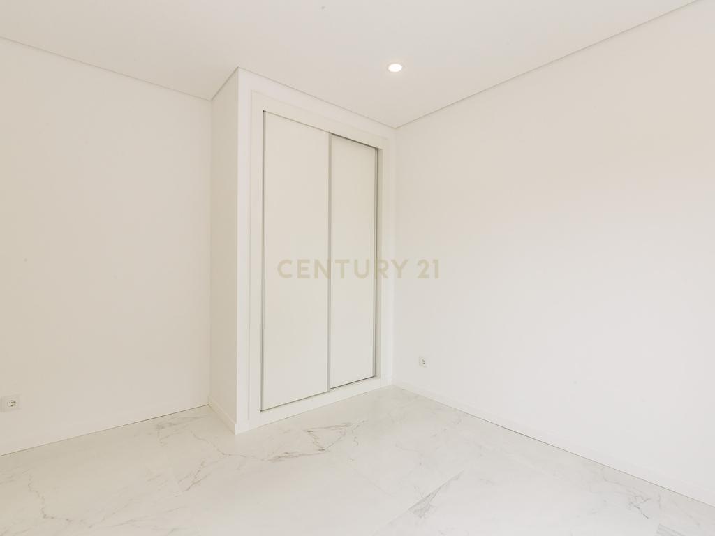 Prédio Novo para Venda no Prior Velho, Loures - Image 20