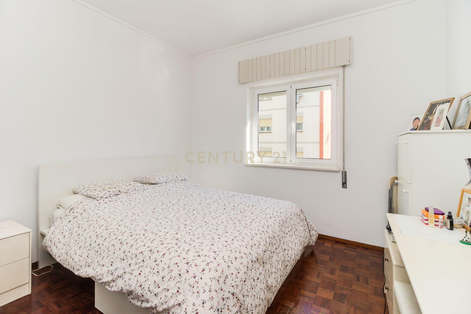 Excelente apartamento T4 em Oeiras (Av Emb. Augusto de Castro) - Image 12