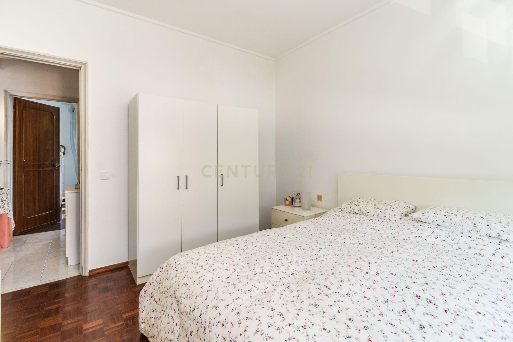 Excelente apartamento T4 em Oeiras (Av Emb. Augusto de Castro) - Image 11