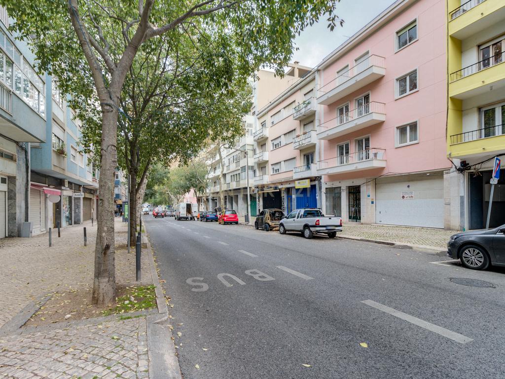 PRÉDIO DE OITO  FOGOS  DEVOLUTOS. TERRAÇO DE 100M2.  ALTO RENDIMENTO ANUAL. - Image 60