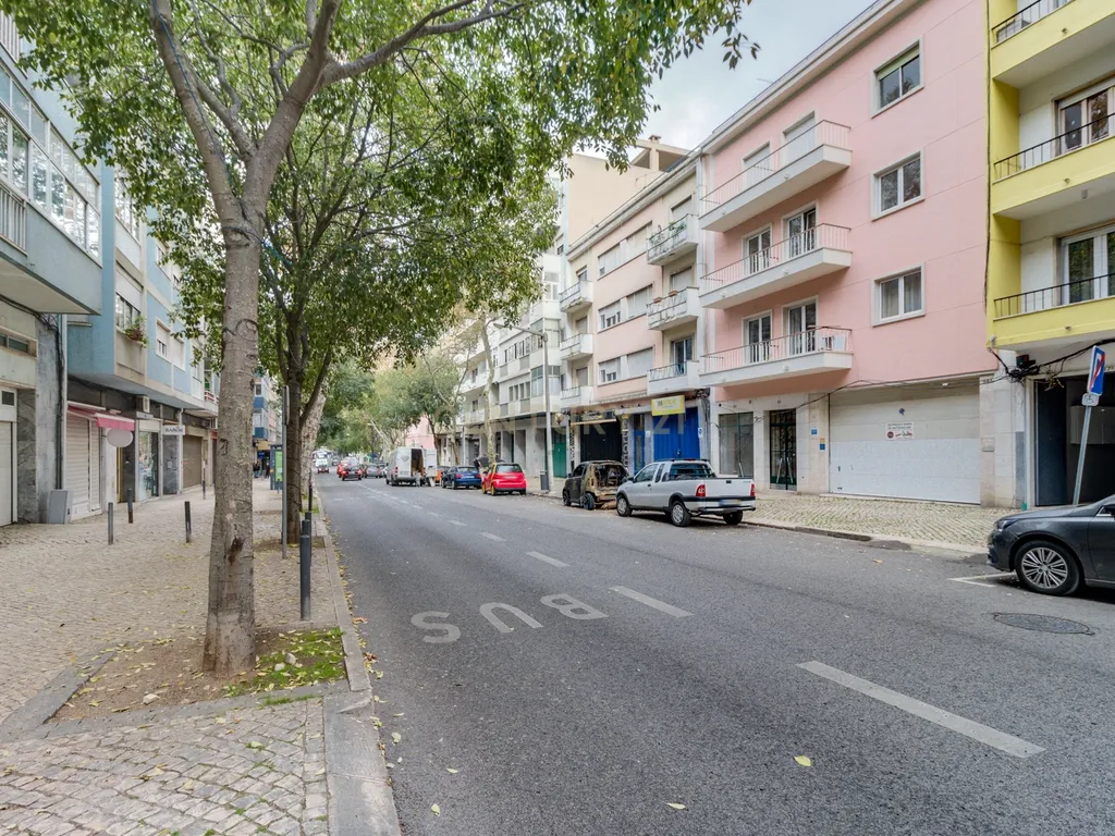 PRÉDIO DE OITO FOGOS DEVOLUTOS. TERRAÇO DE 100M2. ALTO RENDIMENTO ANUAL. - Image 60