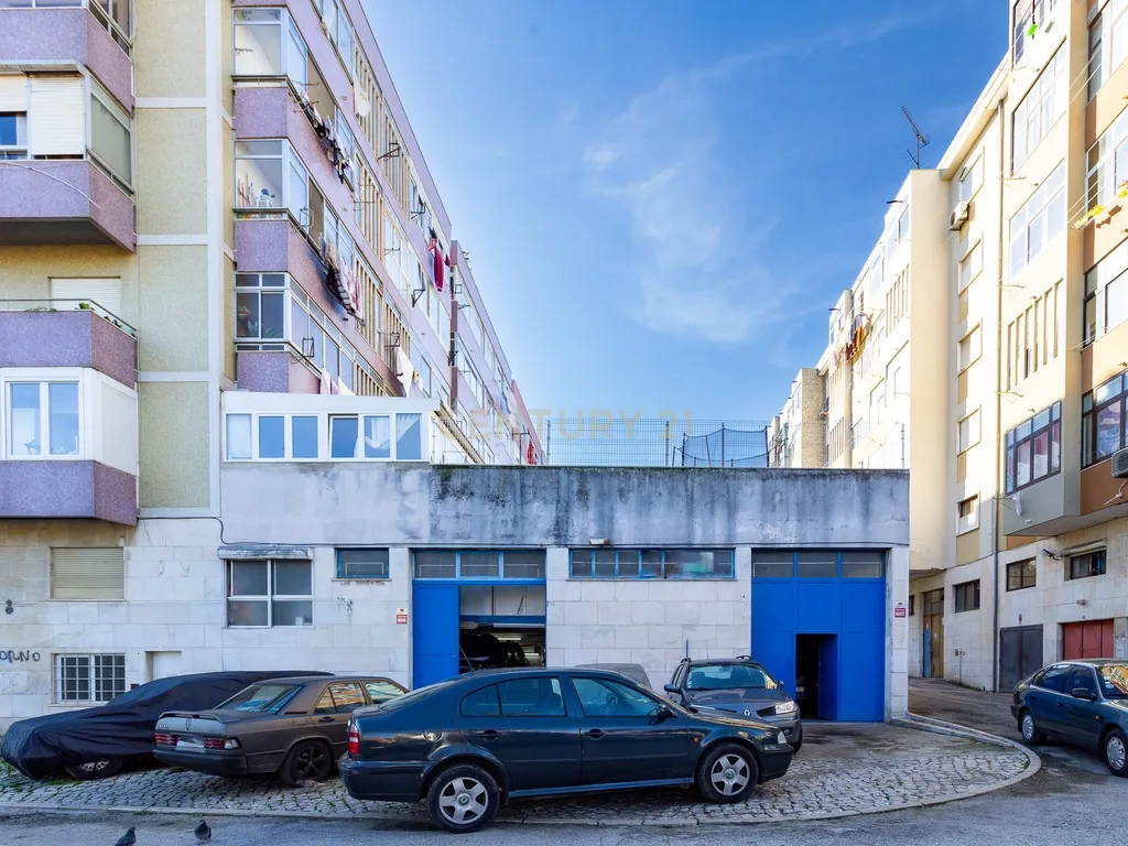 Oficina mecânica para arrendamento a 2 000 € - Image 1