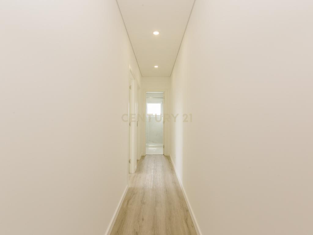 Prédio Novo para Venda no Prior Velho, Loures - Image 13