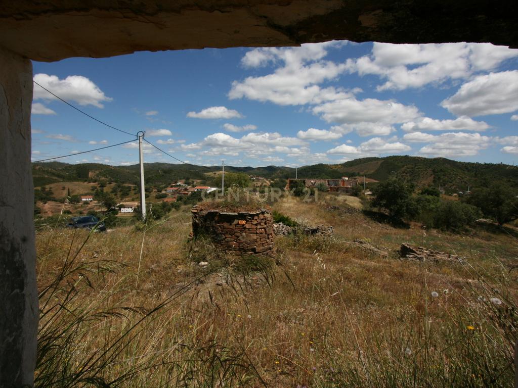 Terreno de 2.3 HA com casa antiga de 127 m2 para reconstrução, S.B. Messines, Silves - Image 2