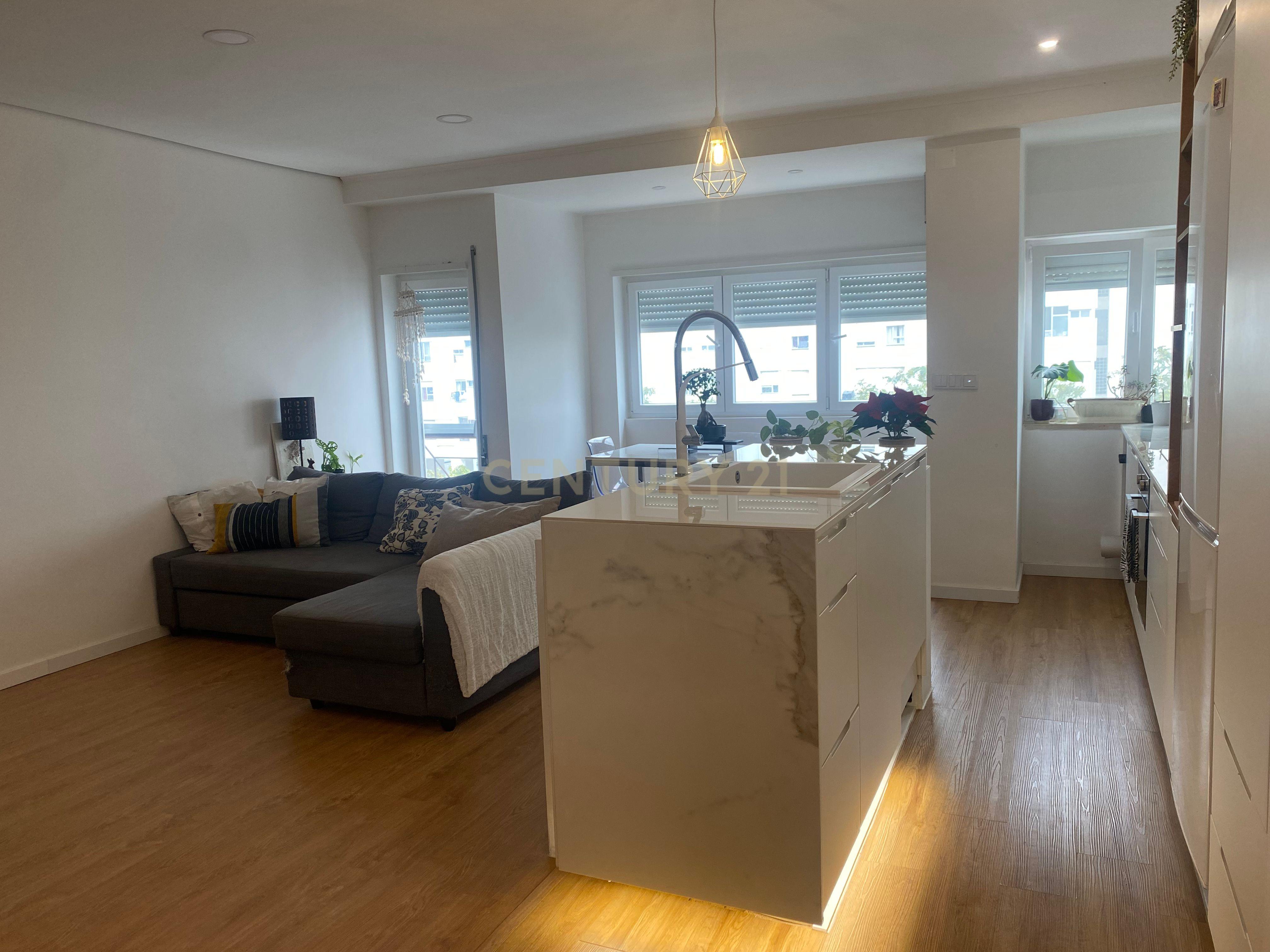 T3 com 95m2 e Renovação Moderna em Marvila - Image 6