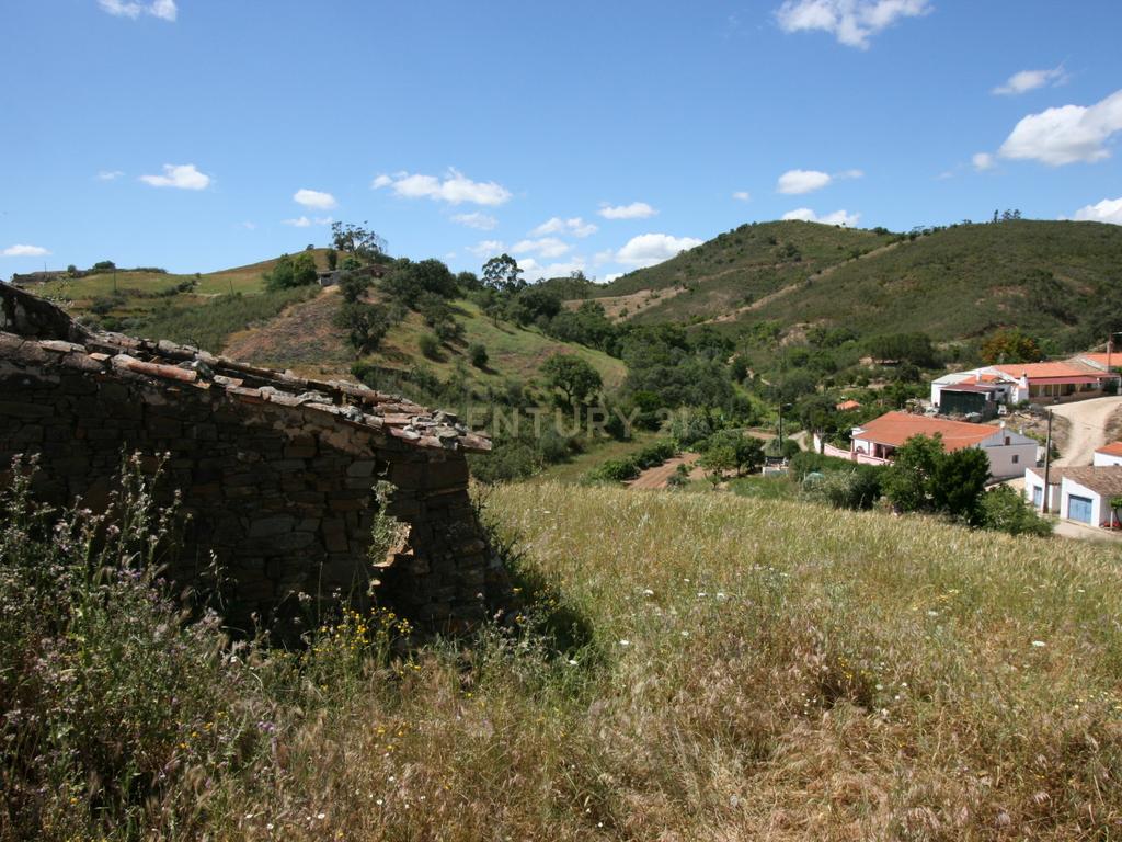 Terreno de 2.3 HA com casa antiga de 127 m2 para reconstrução, S.B. Messines, Silves - Image 4