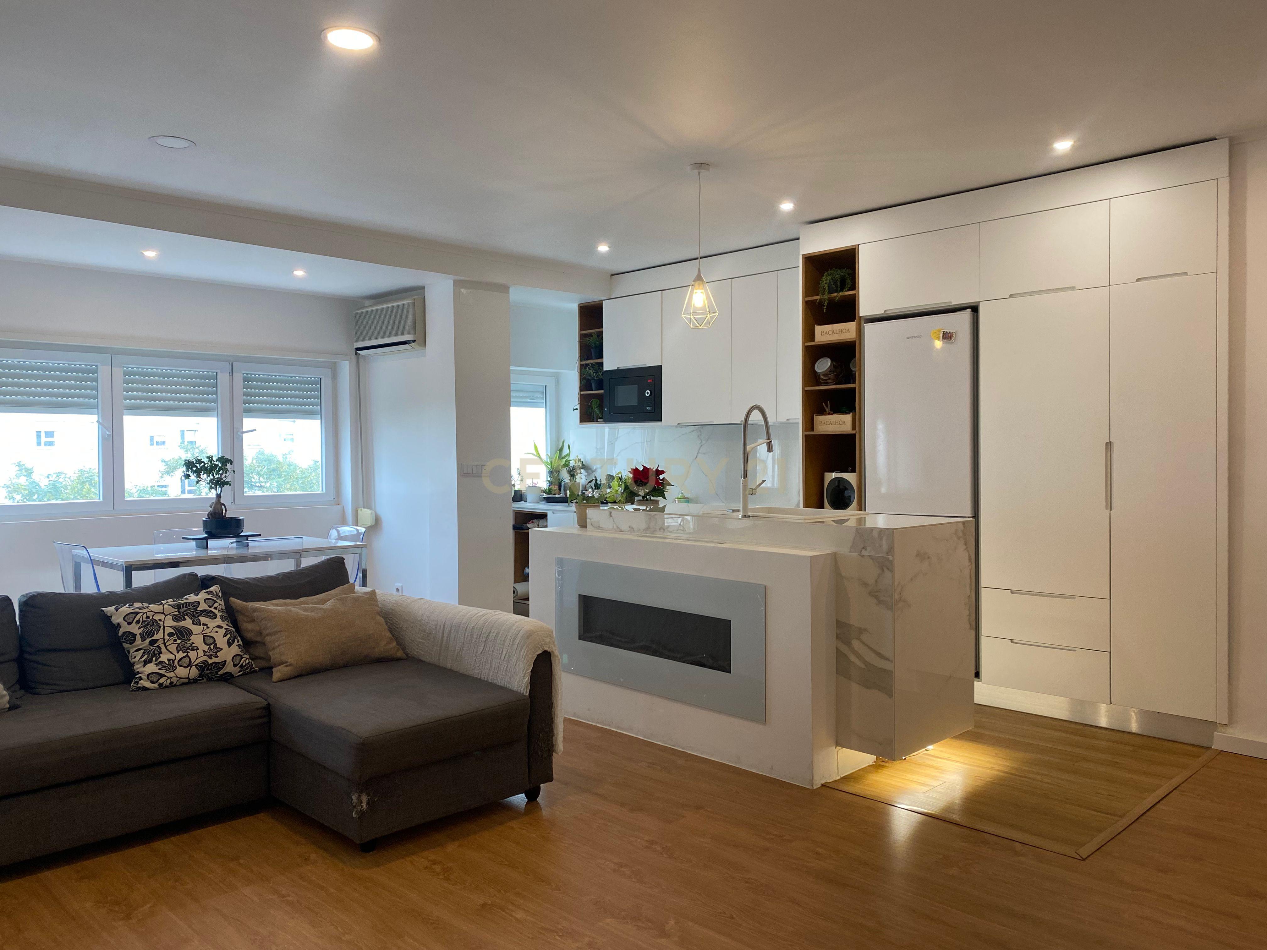 T3 com 95m2 e Renovação Moderna em Marvila - Image 4