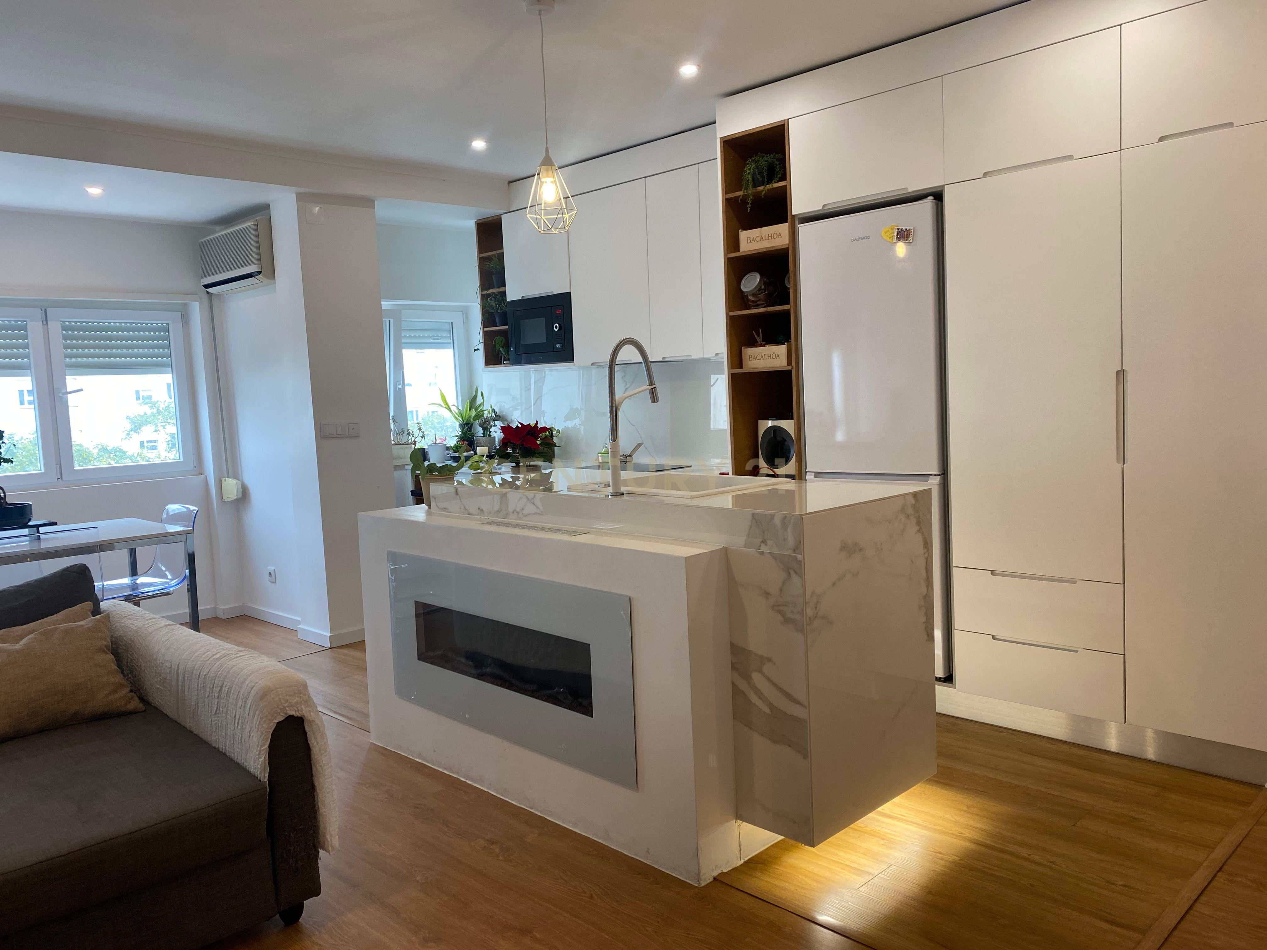 T3 com 95m2 e Renovação Moderna em Marvila - Image 2