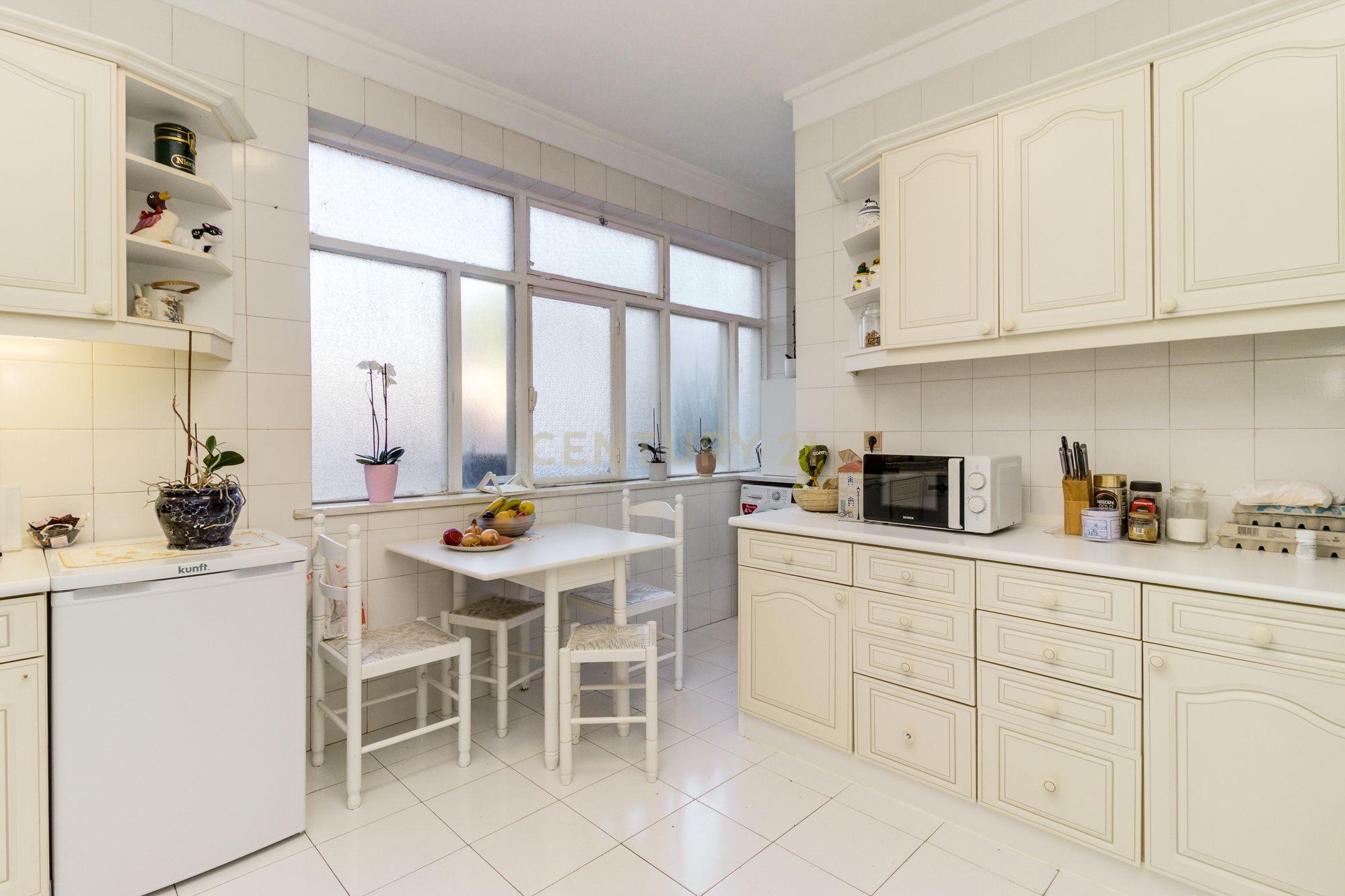 Excelente apartamento T4 em Oeiras (Av Emb. Augusto de Castro) - Image 21