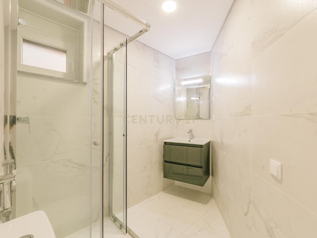Prédio Novo para Venda no Prior Velho, Loures - Image 21