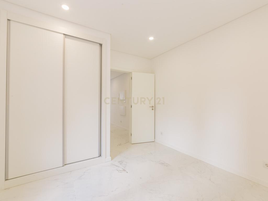 Prédio Novo para Venda no Prior Velho, Loures - Image 14