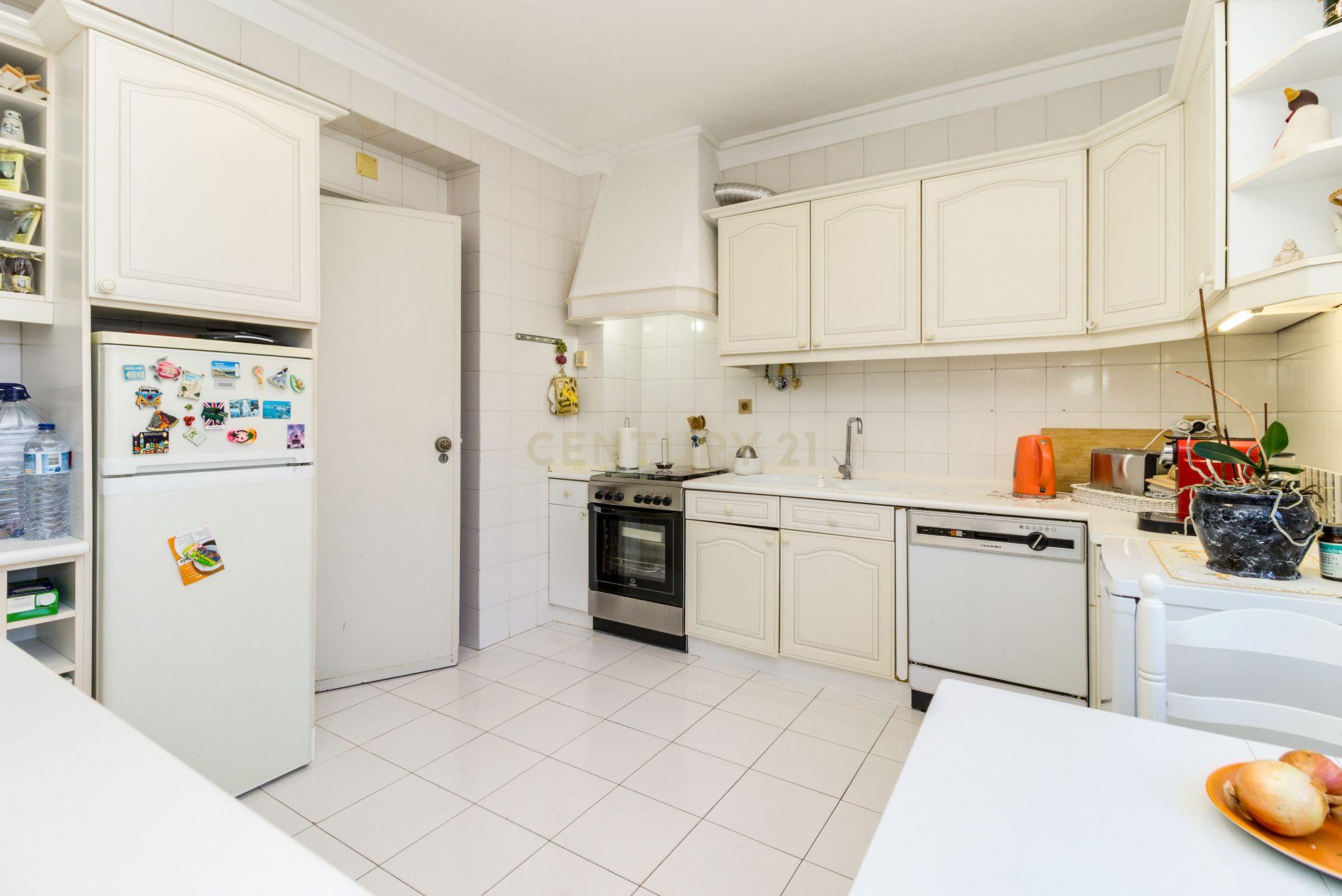 Excelente apartamento T4 em Oeiras (Av Emb. Augusto de Castro) - Image 24