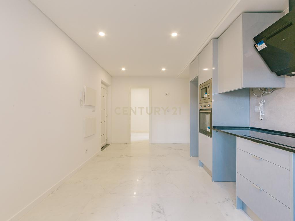 Prédio Novo para Venda no Prior Velho, Loures - Image 18